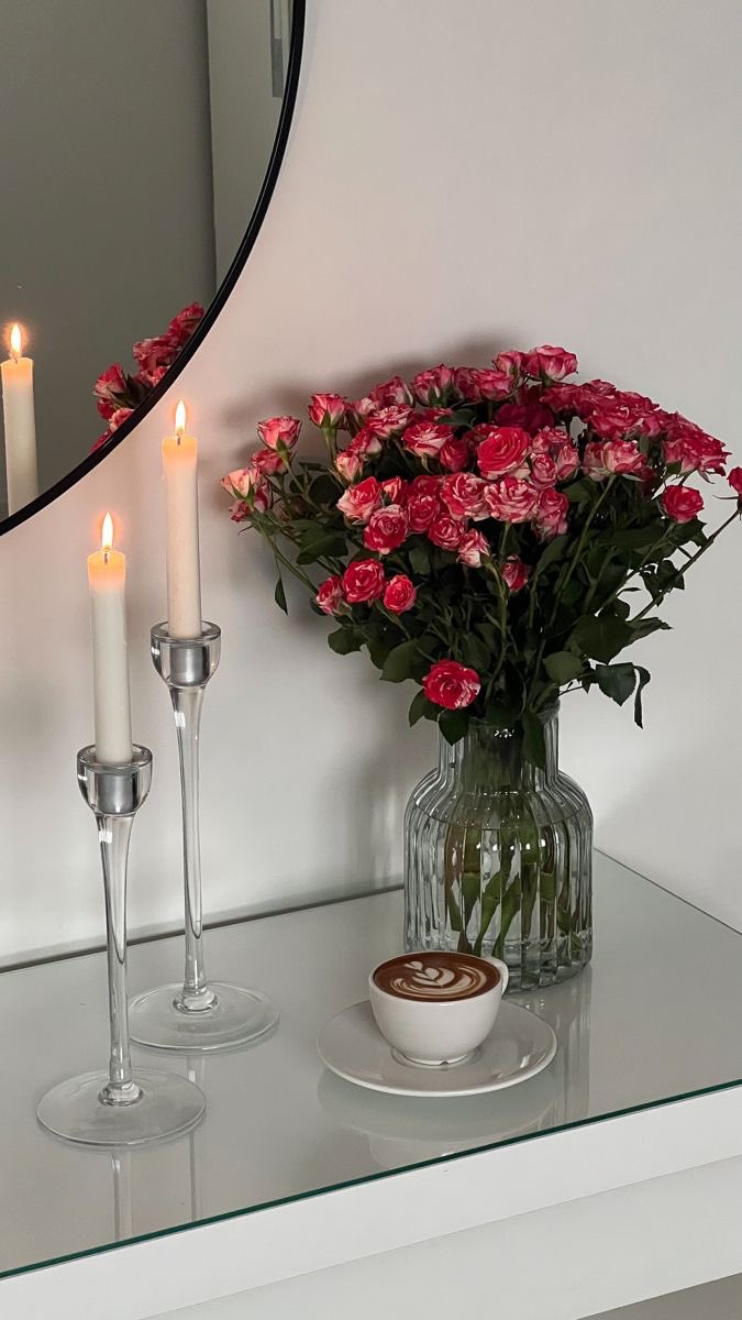 ابطيـت  عنّـي  وانتـظــر   و اتحـرّآك
ابحث  وأدوّر  فـي  جھـآزي  مـرورك

اضيـق  لا من  غآب  مثلك  وشروآك
غيبتك  توحش  وآلسعـآدة  حضورك