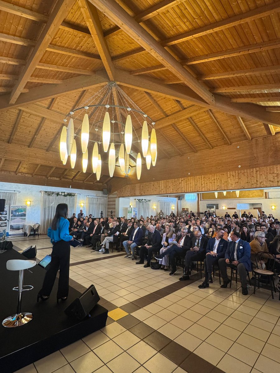 🎤 Agribiogas 2025: energia, agricoltura e futuro green con ospiti preparati e appassionati.

Sempre bello dare voce al confronto! 

#Agribiogas2025 #EnergiaGreen #FuturoSostenibile #Innovazione #Moderazione #Eventi #Bioenergia #TransizioneEcologica #myjob #journalism