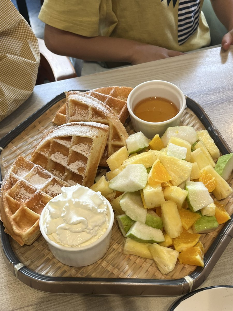 兩天帶著兩隻半獸人幼崽跑整天,好不容易午睡時間可以休息小憩一下,結果也是夢到帶著他們兩個在瘋狂跑醫院門診行程,兩個流程又不一樣,為什麼我連做夢也要這麼疲勞😭😭😭

#MaMa日常