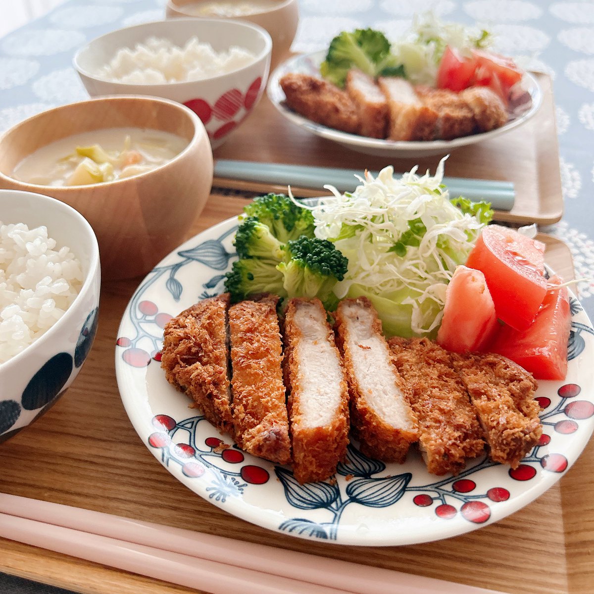 mb_jg7's tweet photo. トンカツとクラムチャウダー🍲 https://t.co/mv5daZjAt7