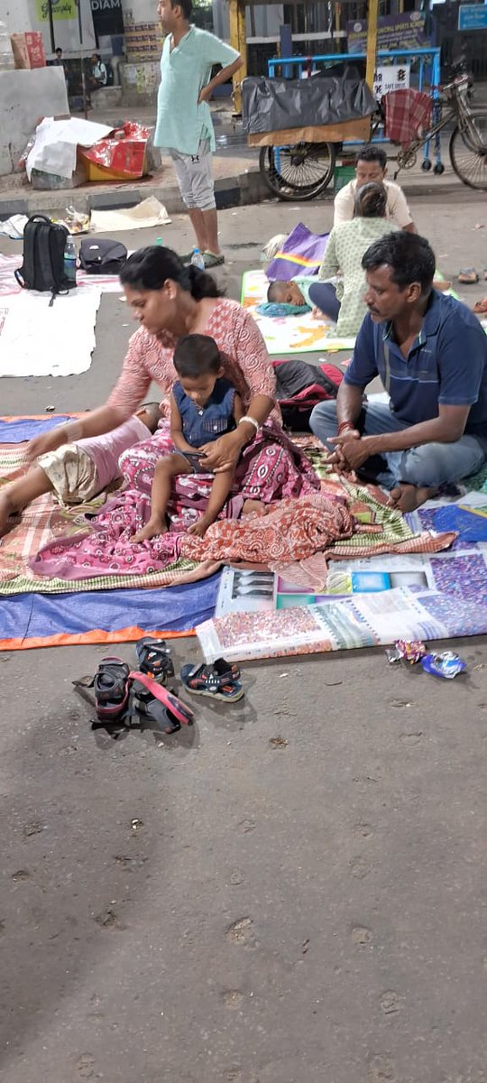 CKamilya40414's tweet photo. #SaveUntaintedTeachersWbssc2016 To become a teacher not only passed the teacher recruitment exam but also spent 25 to 27 yrs to eligible for this exam.
Now they are going through this following situation just because of corrupted govt of WB
@rashtrapatibhvn
@PMOIndia 
@LawChakra https://t.co/Z9VTqnmmhn