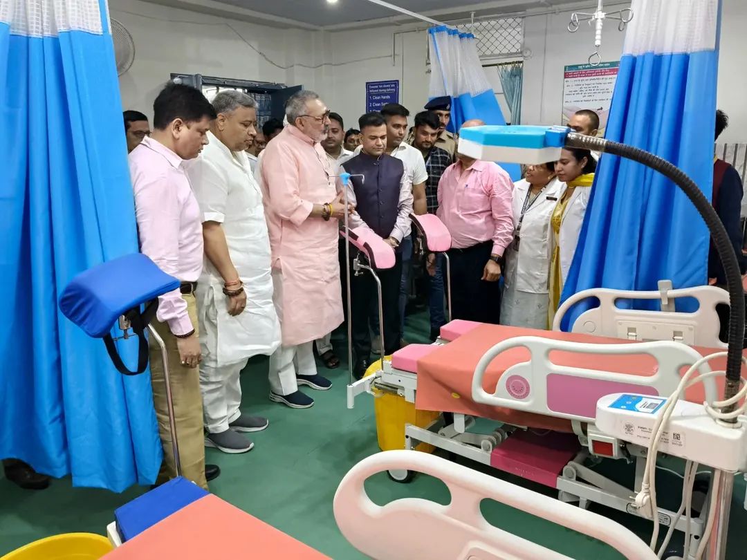 DM_Begusarai's tweet photo. आज सामुदायिक स्वास्थ्य केंद्र चेरिया बरियारपुर के नवनिर्मित मॉड्यूलर लेबर रूम का उद्घघाटन माननीय विधायक बेगूसराय, श्री कुंदन कुमार एवं जिला पदाधिकारी बेगूसराय, श्री तुषार सिंगला द्वारा फीता काटकर कर किया गया। 

कार्यक्रम में  सिविल सर्जन बेगूसर��य, जिला प्रतिरक्षण पदाधिकारी बेगूसराय, ज़िला योजना पदाधिकारी बेगूसराय, अनुमंडल पदाधिकारी मंझौल, जिला कार्यक्रम प्रबंधक स्वास्थ्य सहित स्वास्थ्य विभाग के अन्य पदाधिकारी एवं कर्मी उपस्थित थे 

उद्घघाटन उपरांत जिलाधिकारी महोदय द्वारा सभी को इस मॉड्यूलर लेबर रूम की सुविधाएं के बारे में अवगत कराया गया। 

@tusharsingla_ias 
@iprdbihar