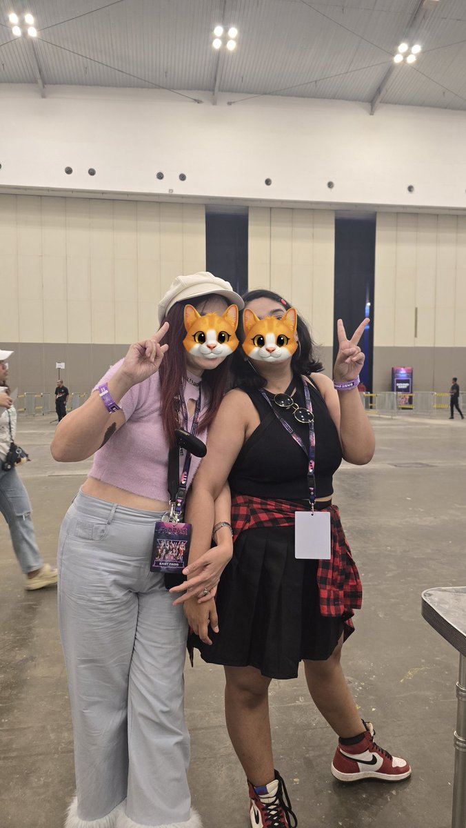 ChompooOK tweet media