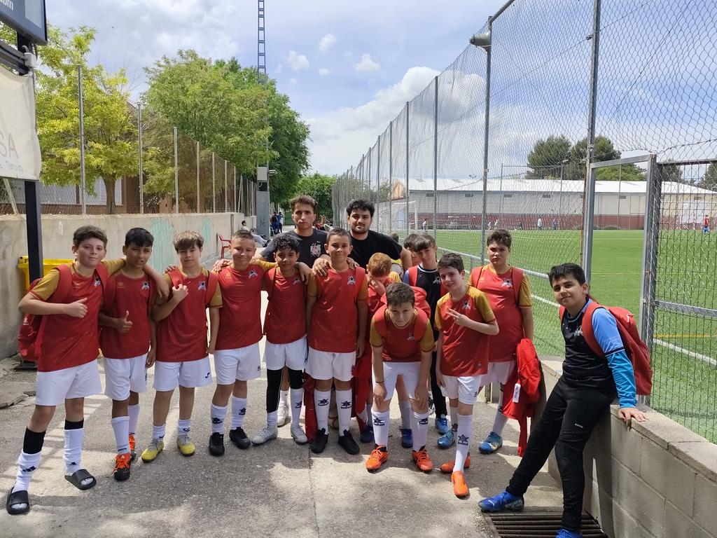 📆 Liga - Jornada 25 🏆 ALEVÍN "B"
<a href="/IveroValdemoro/">ÍVero ❤ Valdemoro ⚽️</a> 3️⃣ 🆚 6️⃣ @colmenar

Salimos enchufados y metemos gol pronto, pero nos dormimos después. A seguir!!⚽♥️💪
#vamosivero
#masqueunclubunafamilia