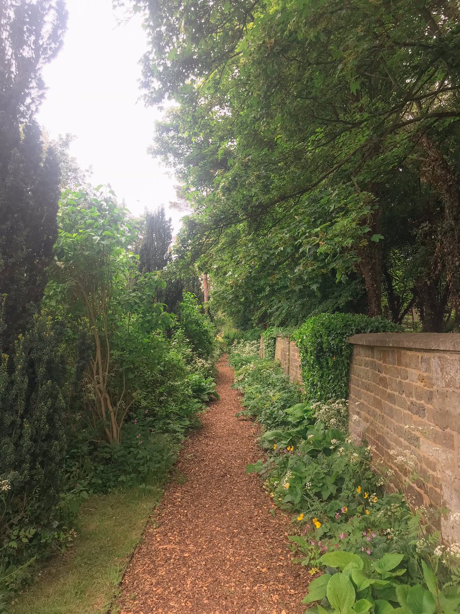 HelenThePotato's tweet photo. Canons Ashby 🌱 https://t.co/tX31OL6Ygp