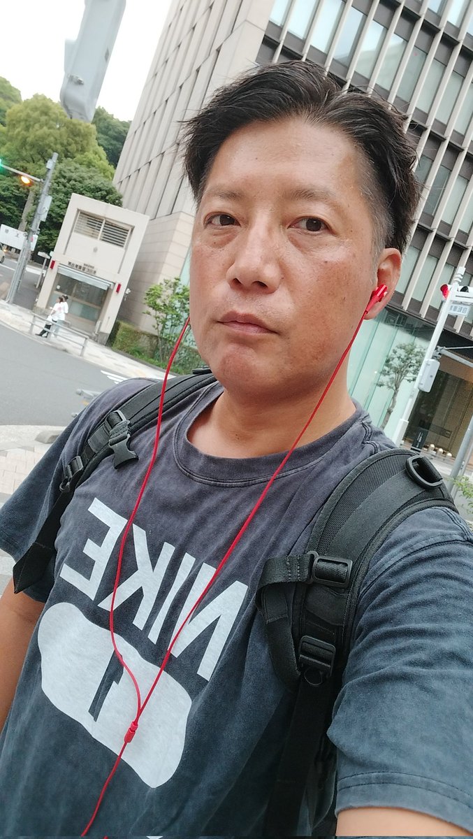 こんばんは❢

ムシムシムシムシ不快指数が一気に上がった一日でしたね💦💦
薄着は寒々しいし、厚着は暑苦しいし、嫌な気候です😓

さて、高円寺から国会議事堂前に到着です🚃
このままマッサージへお伺い致します😊✨✨