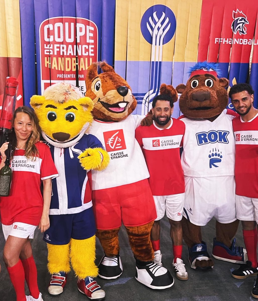 EspritHandball's tweet photo. Place à la 2ème journée 💪

8 nouvelles équipes, 4 titres de Champions de France en jeu et des centaines de supporters venus les soutenir ! 🤩🏆

#EspritHandball #cdfhand #cdfhandball https://t.co/bXgx2NXtMz