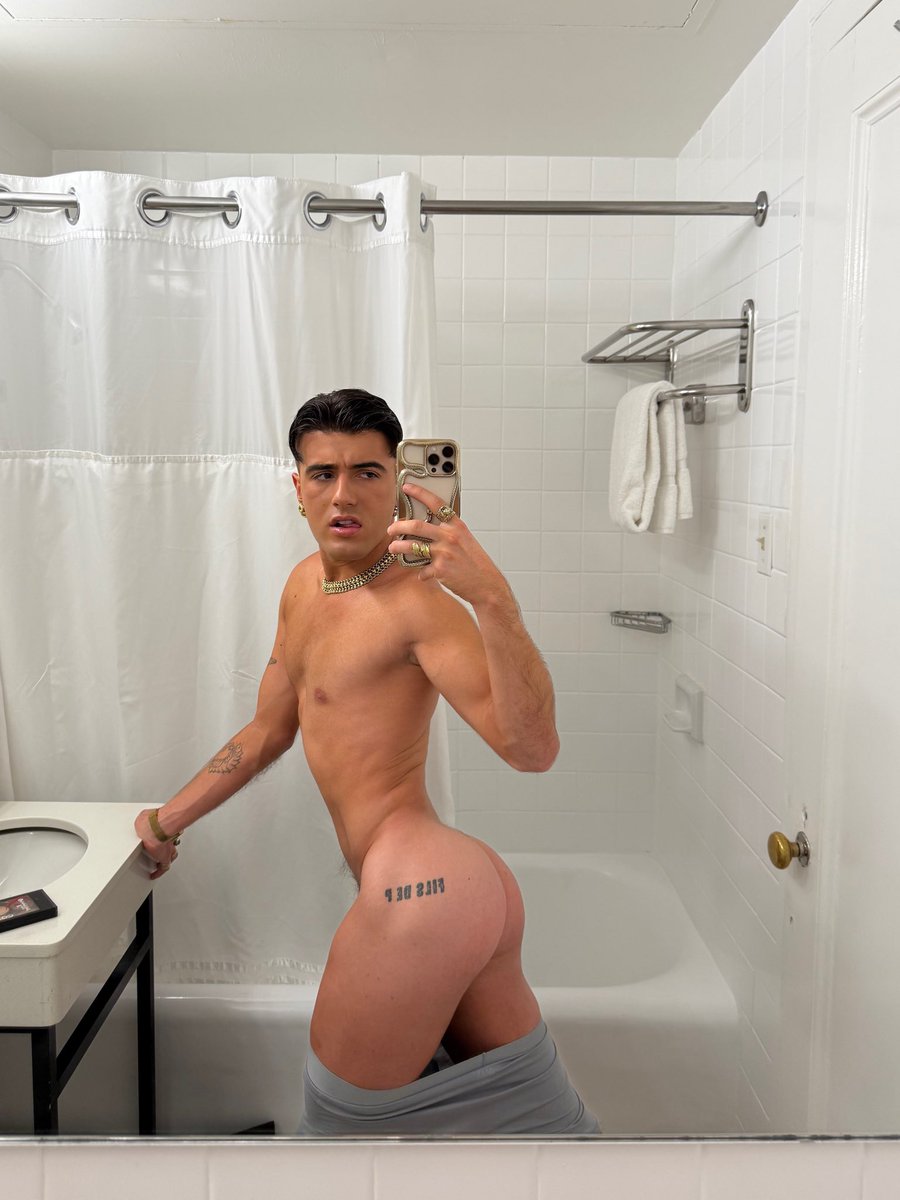 RT si tu aimes le patrimoine français ⚜️🍑

onlyfans.com/simonvendeme