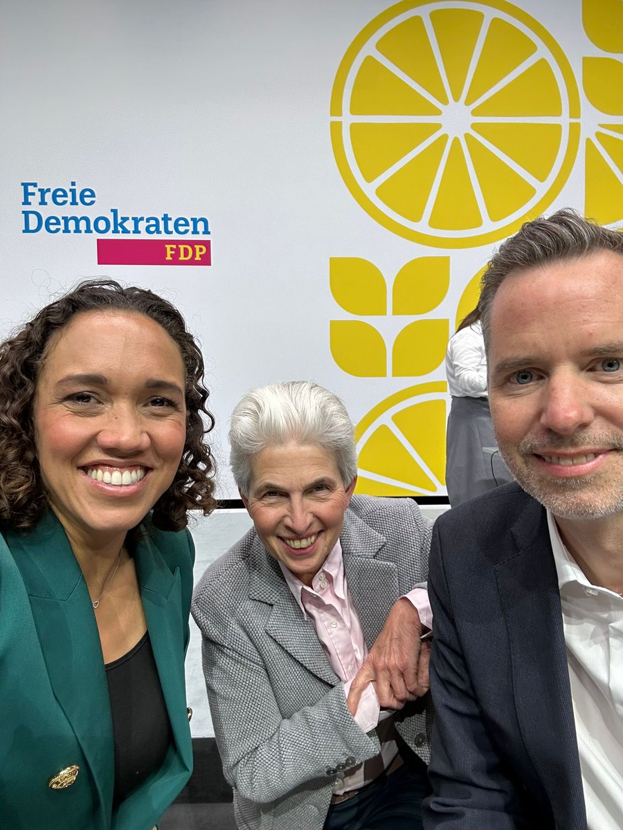Marie-Agnes Strack-Zimmermann (@mastrackzi) on Twitter photo Bei der Europawahl hatte ich die große Freude, die <a href="/fdp/">FDP</a> zuletzt über die 5%-Hürde zu führen. Mit <a href="/christianduerr/">Christian Dürr</a> als neuem FDP-Bundesvorsitzenden und <a href="/nicolebuettner/">Nicole Buettner</a> als neuer FDP-Generalsekretärin bin ich überzeugt: Das gelingt uns 2029 auch im Bund. Herzlichen Glückwunsch Euch Bei der Europawahl hatte ich die große Freude, die <a href="/fdp/">FDP</a> zuletzt über die 5%-Hürde zu führen. Mit <a href="/christianduerr/">Christian Dürr</a> als neuem FDP-Bundesvorsitzenden und <a href="/nicolebuettner/">Nicole Buettner</a> als neuer FDP-Generalsekretärin bin ich überzeugt: Das gelingt uns 2029 auch im Bund. Herzlichen Glückwunsch Euch