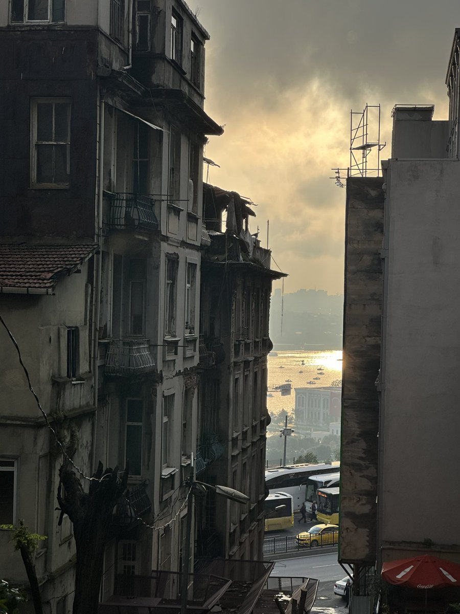 Meşrutiyet cad.