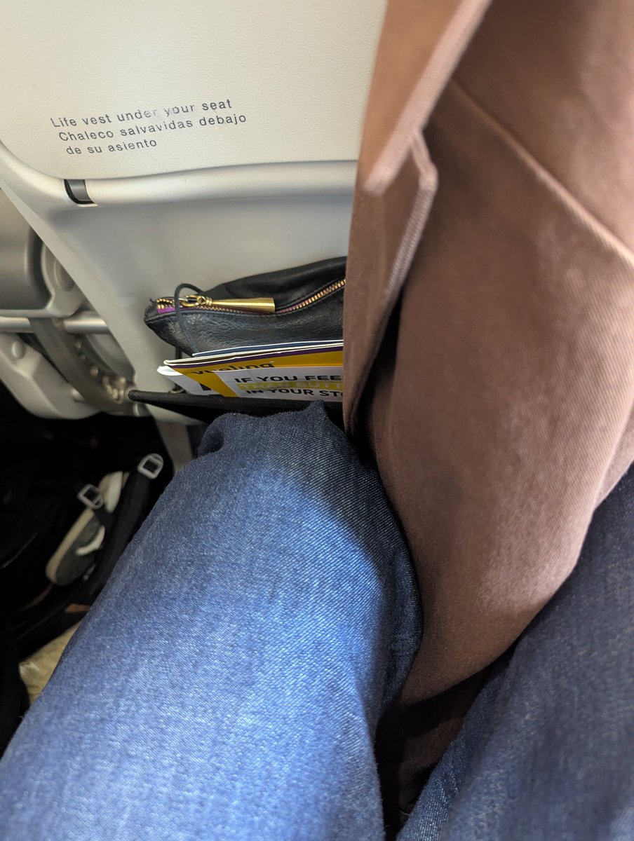 sdelgadoaros's tweet photo. Segona fila
#spaceplus
#vueling
TIMO, PRESA PEL
@vueling https://t.co/2rEzLPCp0w