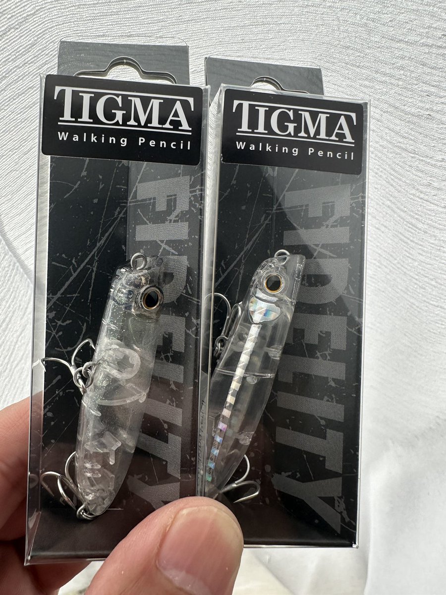 FIDELITY_TACKLE's tweet photo. ティグマに新色追加です😍
その名も「クリアシラス」
極細側線にこだわりました‼️
膨張系のクリアラメの透明感に対し
キリッとしたクリア感が魅力✨

まもなく店頭に並びますので
是非チェックしてみてください✨😊 https://t.co/vmF20OXo5L