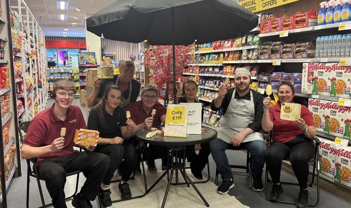 The people behind it all. 🤩

Our hardworking staff getting to enjoy our current 2 for €6 ice-cream offer!

#GarveysSuperValu #Corbally