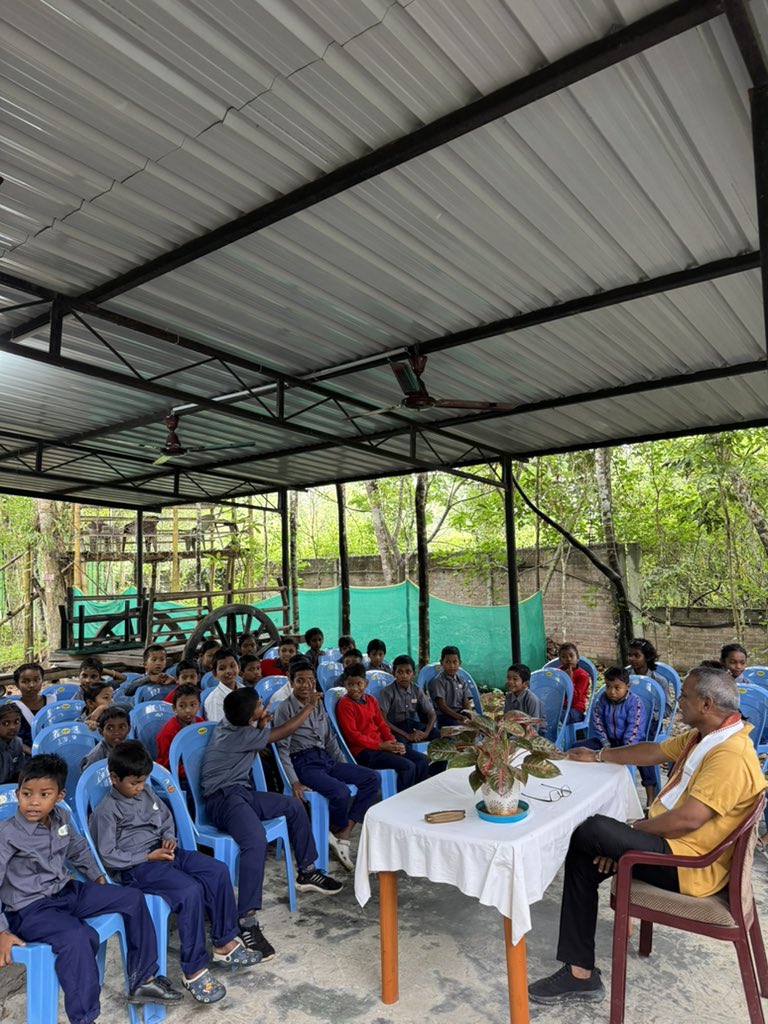 Mrinal_MLA's tweet image. #SundayClass on Practical Environment.
Some students from Leteku Basti Kachari
LP School , a remote area institution visited my residence today to spend time in our village. It was very refreshing for me to play and talk with them.
#Children
#Environment