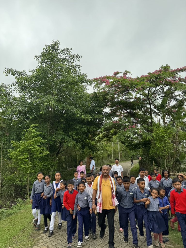 Mrinal_MLA's tweet image. #SundayClass on Practical Environment.
Some students from Leteku Basti Kachari
LP School , a remote area institution visited my residence today to spend time in our village. It was very refreshing for me to play and talk with them.
#Children
#Environment
