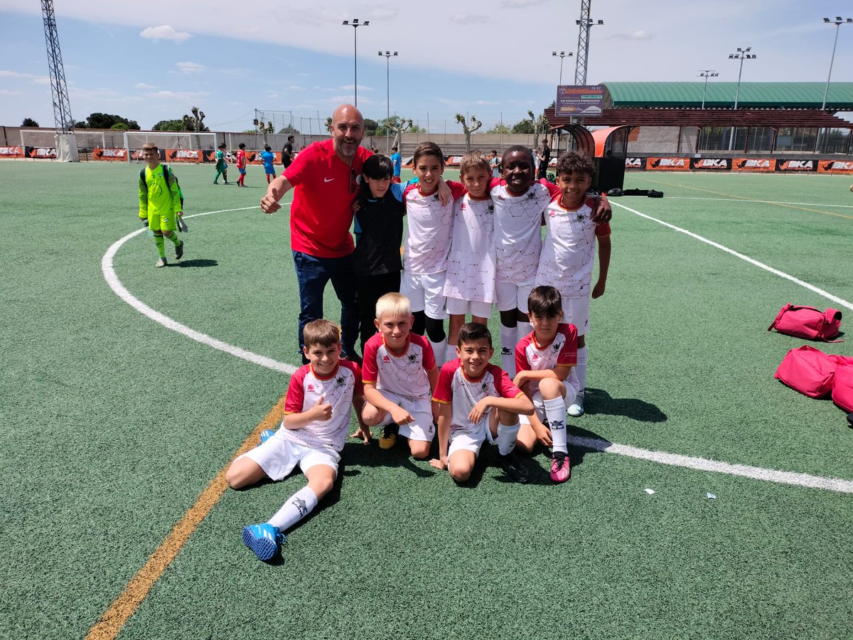 📆 Liga - Jornada 25 🏆 BENJAMÍN "A"
@atvocasarrubuelos 7️⃣ 🆚 2️⃣ <a href="/IveroValdemoro/">ÍVero ❤ Valdemoro ⚽️</a>

1° parte luchada. 2° parte se corrige la defensa y la enfocamos a lucharla en el medio campo. Conseguimos competir... Agradecer el esfuerzo y la entrega de todos‼️Arriba IVERO!!💪⚽🧤
#vamosivero