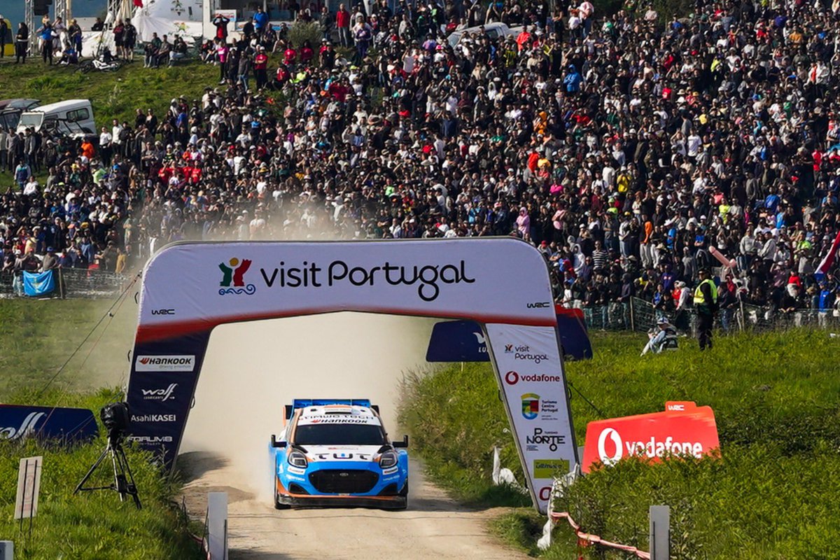 OfficialWRC's tweet photo. No place like Fafe ❤️

#WRC | #RallydePortugal 🇵🇹 https://t.co/gSUI0QIvLg