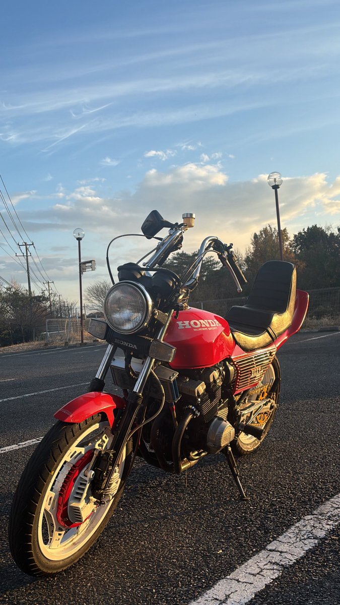roto_pp's tweet photo. cbx400f 欲しい人いますか？？値段合えば売ります！

#cbx400f 
#cbr400f 
#バイク売ります https://t.co/VhazlndMV3