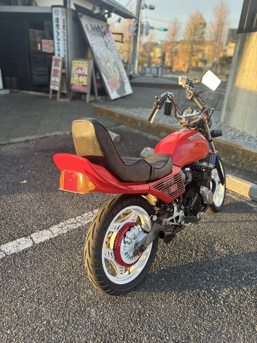 roto_pp's tweet photo. cbx400f 欲しい人いますか？？値段合えば売ります！

#cbx400f 
#cbr400f 
#バイク売ります https://t.co/VhazlndMV3