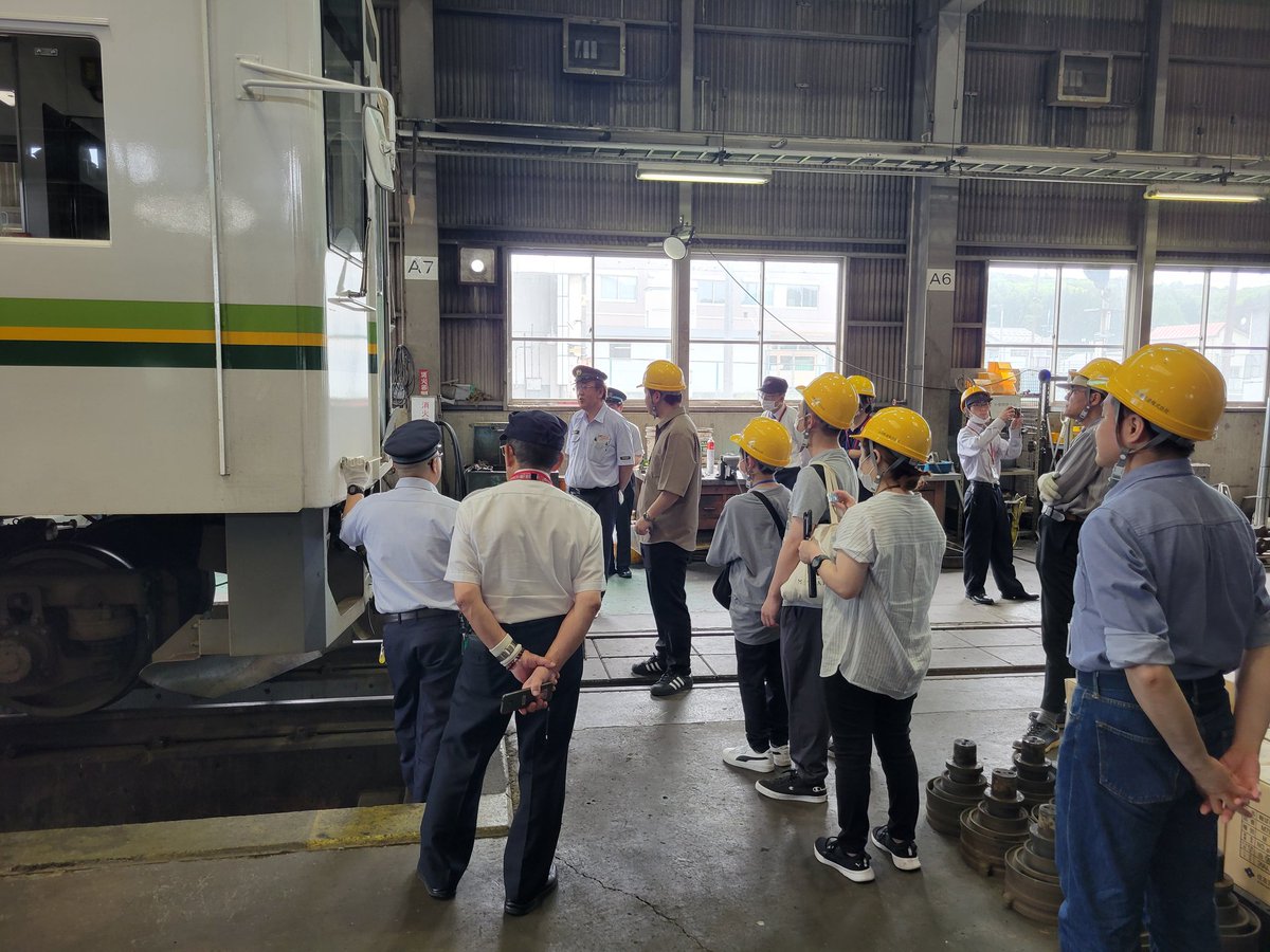 AIZU_HappyTrain's tweet photo. 今日の運転体験の様子😄
写真に写っているこの男の子すごく運転が上手で中の人もびっくり👀
鉄道も好きとのことなので是非運転士目指して頑張ってほしいです😁

次回の運転体験は6/21です！
予約受付は5/21AM0:00からメールで受け付けます😀
参加される方はお願いいたします！https://t.co/HK27dtIjji https://t.co/PVnp7k35Pv