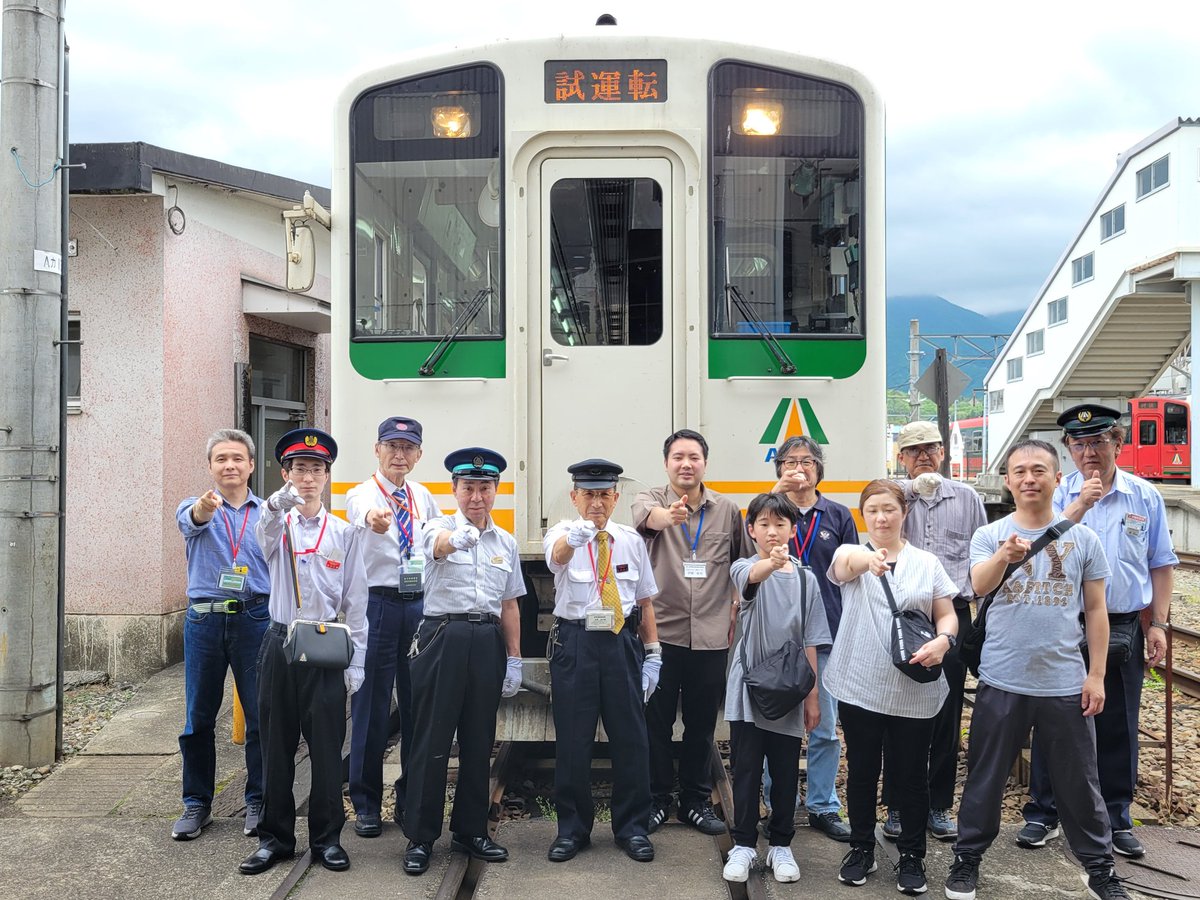 AIZU_HappyTrain's tweet photo. 今日の運転体験の様子😄
写真に写っているこの男の子すごく運転が上手で中の人もびっくり👀
鉄道も好きとのことなので是非運転士目指して頑張ってほしいです😁

次回の運転体験は6/21です！
予約受付は5/21AM0:00からメールで受け付けます😀
参加される方はお願いいたします！https://t.co/HK27dtIjji https://t.co/PVnp7k35Pv