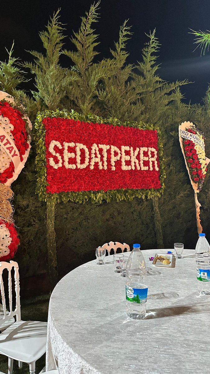 Fatihakaa45's tweet photo. Sayın Reis Sedat Peker zorlu süreçlerde yanında olanı da, korkudan fotoğraflarını silen sahte dostları da asla unutmaz...

Ahde vefa imandandır. 
@sedat_peker https://t.co/67XRhUijju