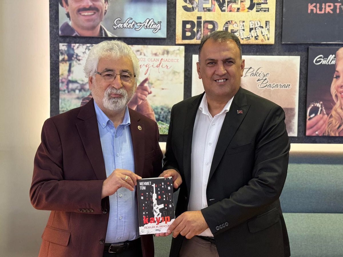 Mustafa Yavuz 🇹🇷 (@mymustafayavuz) on Twitter photo Çok değerli ağabeyim, CHP önceki dönem Balıkesir Milletvekili <a href="/mehmettumnet/">Mehmet Tüm</a>
başkanımızla Bandırma’da bir araya geldik. Yeni kitabı “Kayıp Silahlar ve Hayatlar”ı bizim için imzaladı. Okuyucusu bol olsun!
📍Bandırma Çok değerli ağabeyim, CHP önceki dönem Balıkesir Milletvekili <a href="/mehmettumnet/">Mehmet Tüm</a>
başkanımızla Bandırma’da bir araya geldik. Yeni kitabı “Kayıp Silahlar ve Hayatlar”ı bizim için imzaladı. Okuyucusu bol olsun!
📍Bandırma