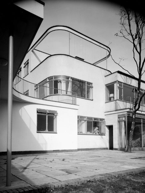 66 Old Church Street, Chelsea

1936

Walter Gropius and Maxwell Fry

buff.ly/NGHZ5Nu