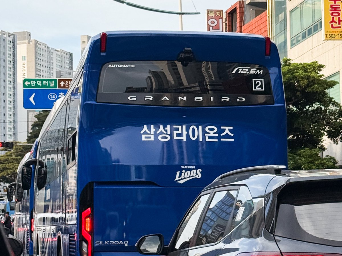 야구개갘이못해서 박아뿔라다가참았다
서울조심히올라가라고 손이나흔들어줌ㅡㅡ