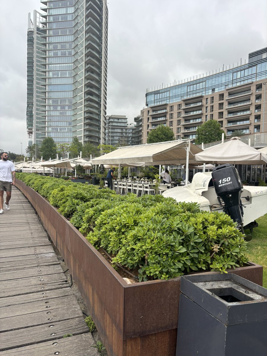JamilMouawad's tweet image. On Beirut municipal elections day, what use to be benches is now turned into pots for plants.
This city is very aggressive;
Pushing people to either consume (siting in restaurant) or abandon it altogether!