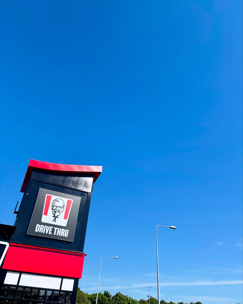 “Do you ever take a holiday abroad?
No, we always go to America.”

Rest in peace #PaulDurcan