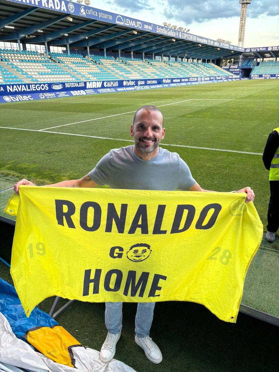 papa_de_laura's tweet image. Entre las miles de fotos que hay de Yuri en el Toralín esta es una de las mejores.