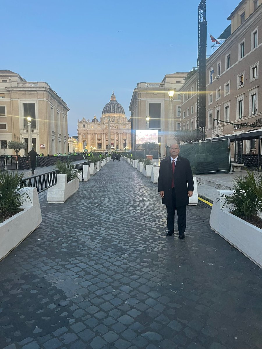 _TPLR's tweet photo. Ce jour l'association @_TPLR  était représentée par Son Excellence l' Ambassadeur Pierre-Jean Gire,  à  la messe d' intronisation du Pape Léon XIV,.A cette occasion il renouveler son engagement de loyauté au Saint Père comme tout le 1cercle !.Nous somme heureux de pouvoir partager ces instants historiques .