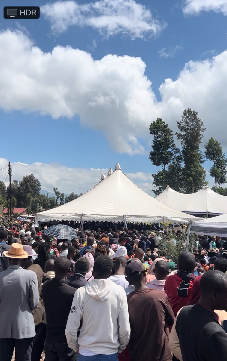 Abantu barenga ibihumbi bitanu 5000 bitabiriye igikorwa cyo #Kwibuka31  mu Bigogwe . 
#Bigogweiribuka