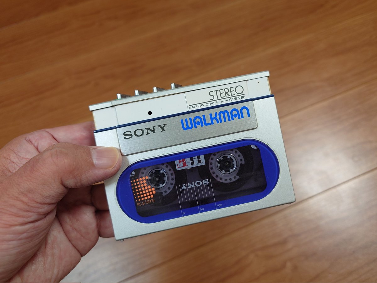 1983年10月1日、『WM-20』が発売になりました。厚みがわずか0.6mm厚い