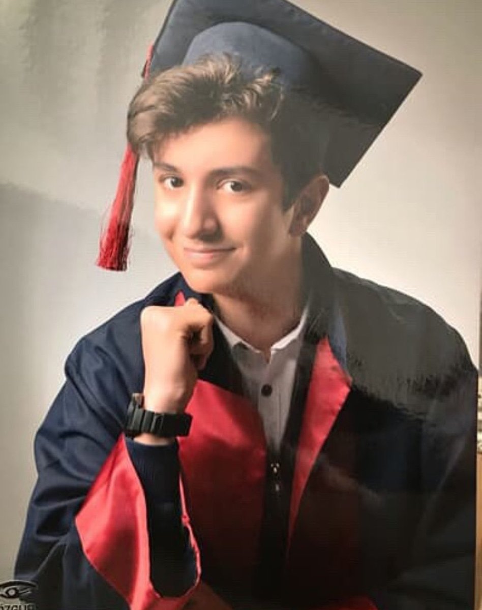 Boğaziçi Üniversite’sinde okuyan Arda Atçı,  Nurettin Yıldız’ı protesto ettigi icin tutuklandı. 
Arda'nın annesi Temmuz ayında Arda'nın babasını kaybettiğini ve psikolojisinin yeni yeni toparlandığını söylemiş. 
Arda şu an HAPİSTE.
Katillerle uğraşın.
#GencleriSerbestBırakın