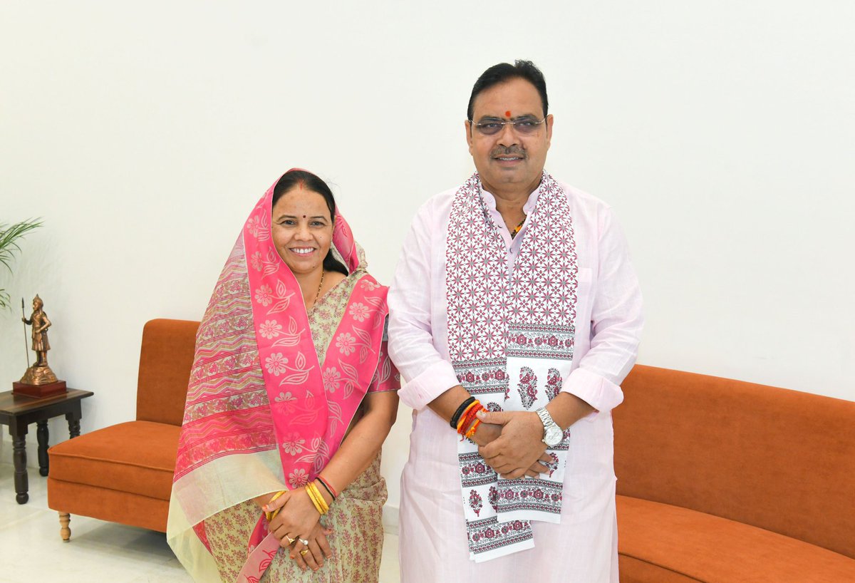 युवयोः वैवाहिकजीवने सर्वदा शुभं भवतु।

विकसित राजस्थान के शिल्पकार, किसान हितैषी, राज्य के यशस्वी मुख्यमंत्री श्री भजनलाल शर्मा जी को उनकी वैवाहिक वर्षगांठ की हार्दिक शुभकामनाएं।

ईश्वर आप दोनों को सदैव स्वस्थ, खुश एवं दीर्घायु रखे, मेरी यही प्रार्थना है।