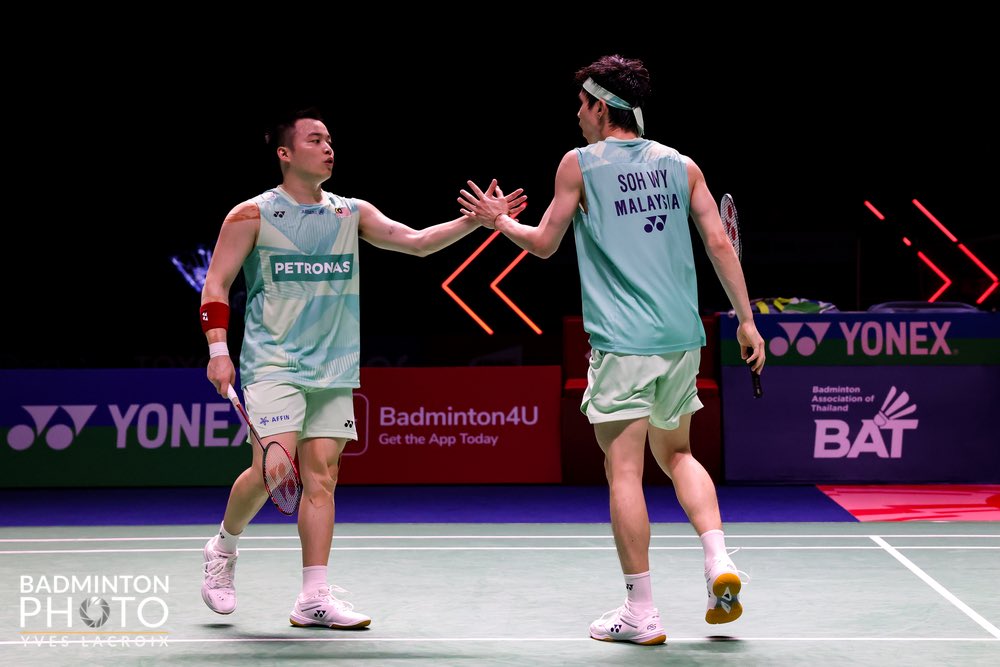 aaronchiatf24's tweet photo. Thanks to everyone for support 🇲🇾

Grateful for my partner @sohwooiyik , Coach @herry_ip , Coach @m_miftahh , my whole MD team and support staff behind the scenes. 
Let’s keep chasing &amp; keep building.

#TeamMD 🇲🇾

📸 Cr. @badmintonphoto_official https://t.co/YX3yZmPJZh