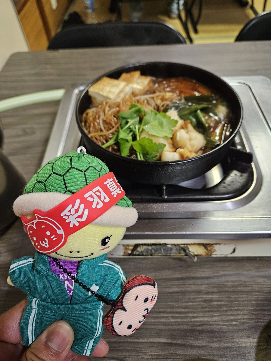 makoge_86's tweet photo. 2日間
チャミさん、お疲れ様でした😆✨️
Mujimoさんと皆で書いたアートも
素敵に完成‼‼
締めくくりは、
昨日チャミさんとニアミスだった
すき焼きじゃー‼‼🤣🤣🤣
#彩羽真矢
#Mujimo 
#京都河原町ガーデン
#キムラ
#聖地巡礼 https://t.co/NQC5ElmXoI