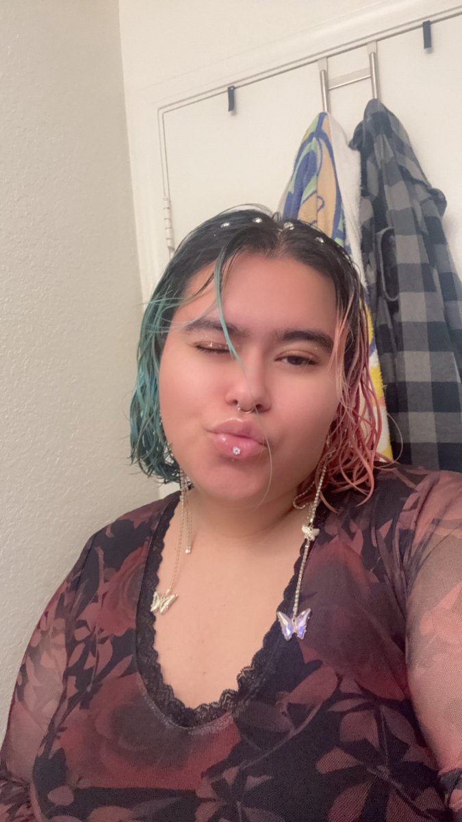 frogzlie's tweet photo. piercing still slays https://t.co/hEBee8IVzw