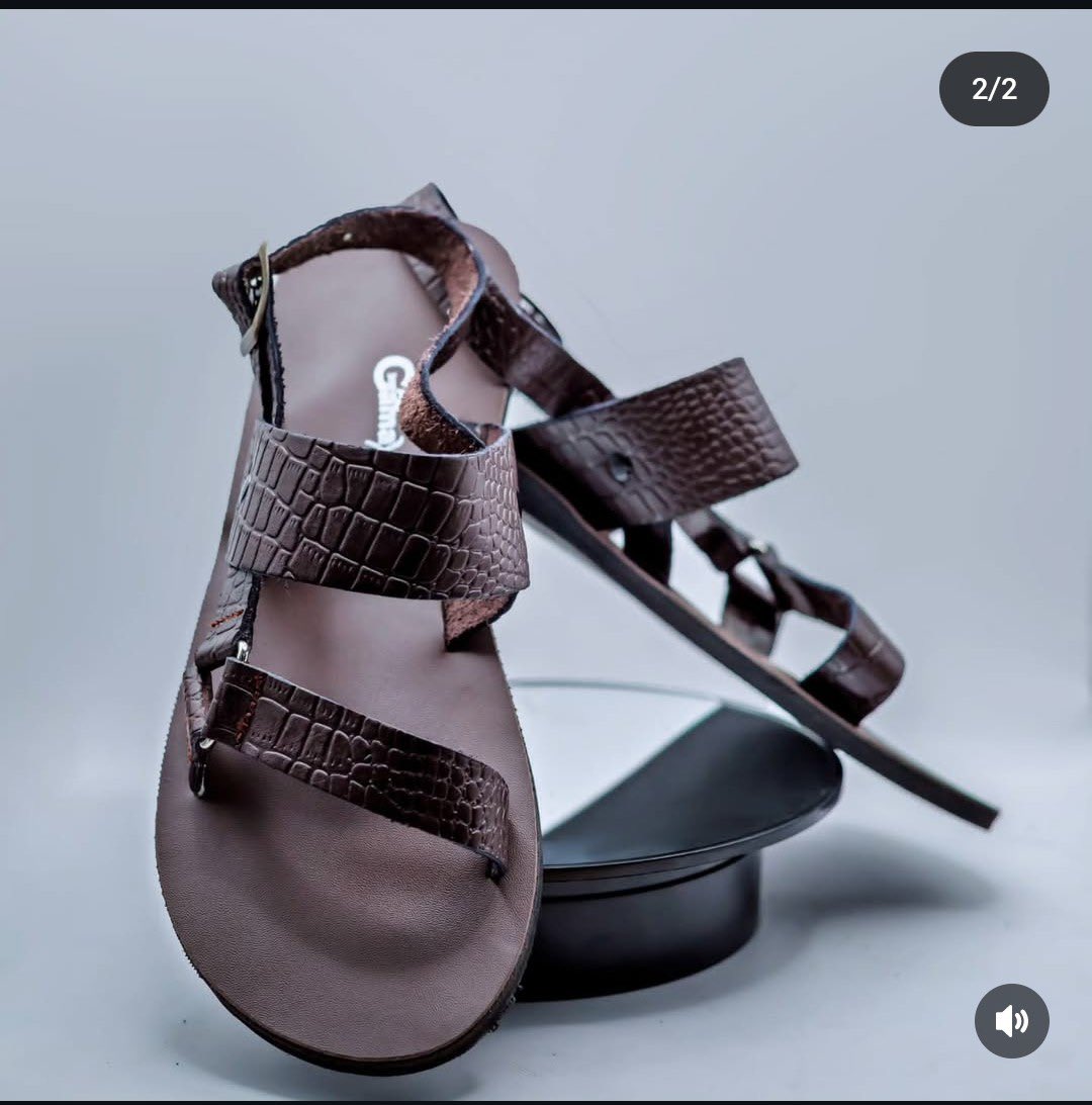 INFLUENCERjr's tweet image. Huu mzigo unagombaniwa kama njugu wahi mapema kabla haujaisha, lengo langu upendeze.

✅Zinadumu muda mrefu – Leather material
✅Zinapendeza kwa casual &amp;amp; official wear

💰 BEI: @lazaro_zakaria 
👞 KIUME – Tsh 25,000 ✅

🚚 Tunatuma popote! 

📞 Piga: 0627 425 029 | 📥 DM sasa!