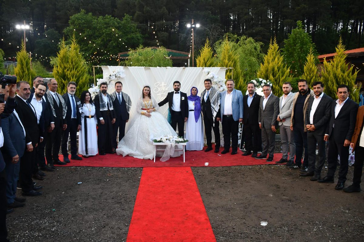 DevaSultanbeyli's tweet photo. Kurucu ilçe Başkan yardımcımiz sn Fahrettin Güven beyin Oğlunun düğün merasimine Genel Başkanımız sn Ali Babacan, İstanbul Milletvekili sn Hasan Karal, Ankara Milletvekili sn İdris Şahin, İstanbul il Başkanı sn Ali Ağaoğlu, İlçe Baskanmiz sn Selçuk Ballıkaya ve https://t.co/OYt7DeorkI