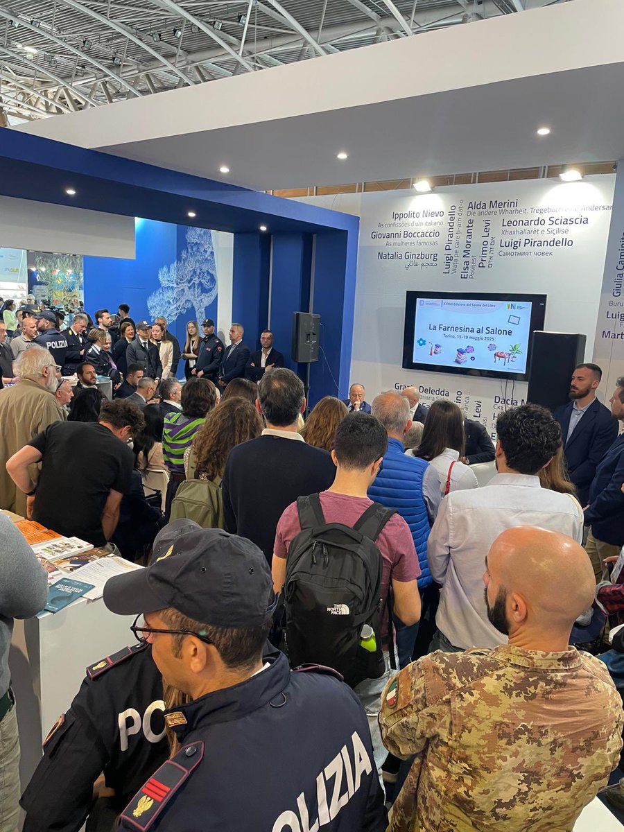 Grandissima partecipazione stamattina al panel su una delle articolazioni più promettenti della Diplomazia, la #DiplomaziaGiuridica, 
allo stand di #FarnesinaalSalone

Molto apprezzata la partecipazione del Procuratore di Napoli <a href="/NicolaGratteri/">Nicola Gratteri</a> e di <a href="/Nallocca77/">Nicola Allocca</a> 

#salto25