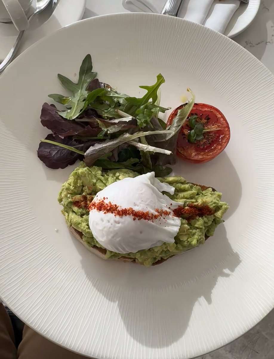 Unique pendulum plate