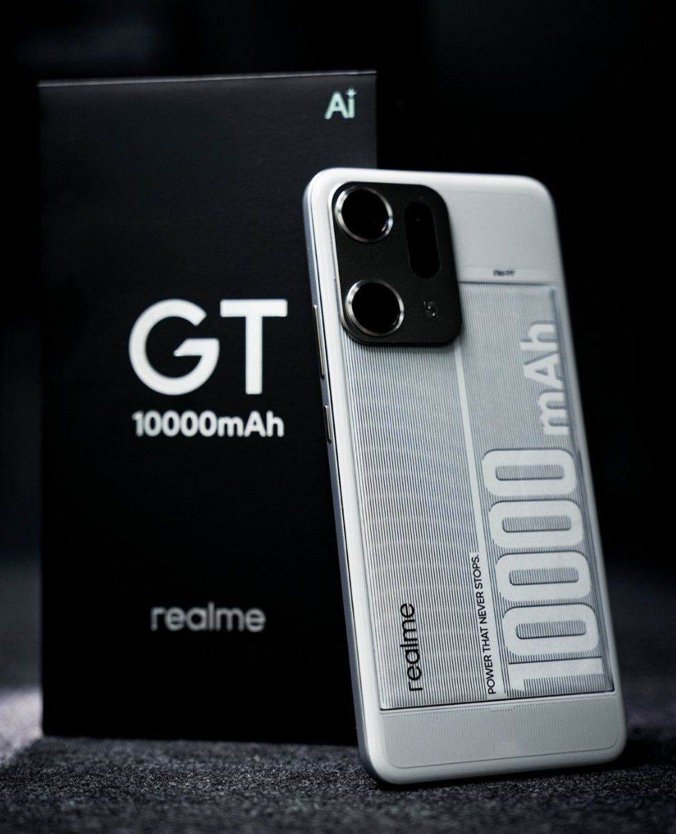 So realme have just made a concept phone that:

🔋Has a 10,000mAh Battery (2x most flagships!)
⚡️Supports 320W fast charging (4x most flagships!)
📱Is only 8.5mm thick (very similar to iPhone 16 Pro)

Essentially possible because of a battery with the highest energy density so