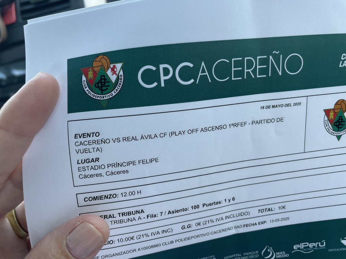 NuriaG_86's tweet photo. Domingo de Futbol ⚽️ @CPCacerenoSAD x @RealAvilaCF
#CacereñoRealÁvila #playof https://t.co/gISTGBKXeM