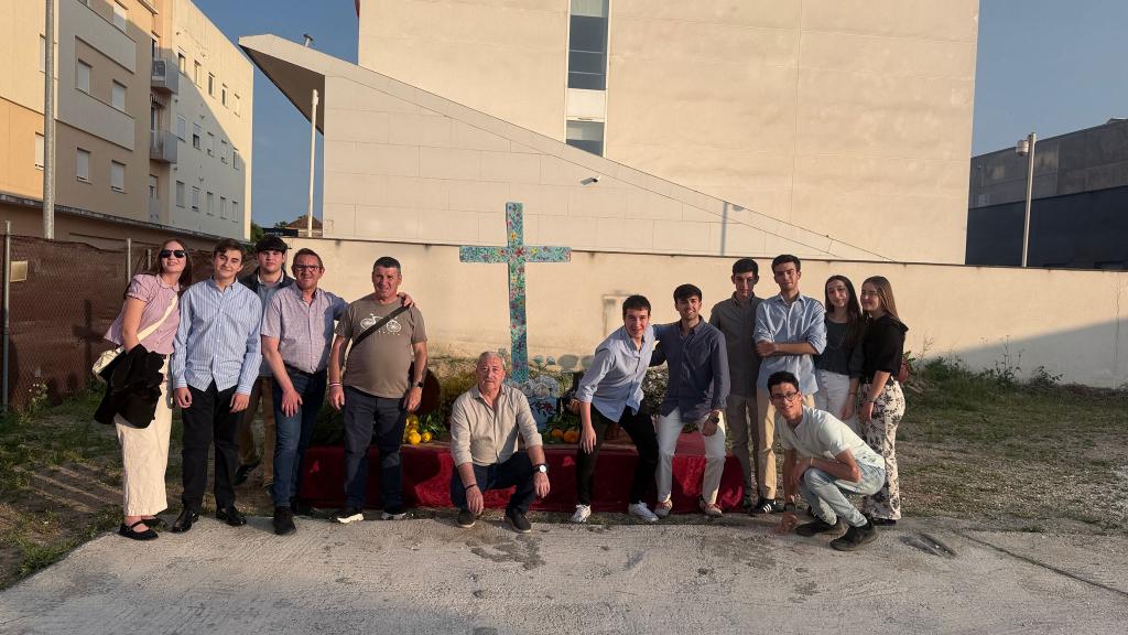 ¡Muchísimas gracias a Prodis a todos sus miembros por esta preciosa cruz que daba la bienvenida a todos los asistentes a nuestra Fiesta Olivera de anoche! ¡Que el Señor del Amor y su Madre de la Concepción os bendiga siempre!
#Écija #ElAmor #ElOlivo