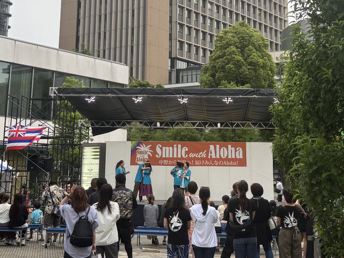 metcochan's tweet photo. 今日もSmile with Alohaへ🤙
ちびめとちゃん4歳はステージのフラを見て『モアナみたーい!』と釘付け👀
今日はパイナップルココナッツドリンク(濃くて美味しい!ハワイにトんだ!行ったことないけど!)飲んだりタコス食べたりのんびり楽しめたー😋🌮
#中野セントラルパーク
#SmilewithAloha
#毎日中野区