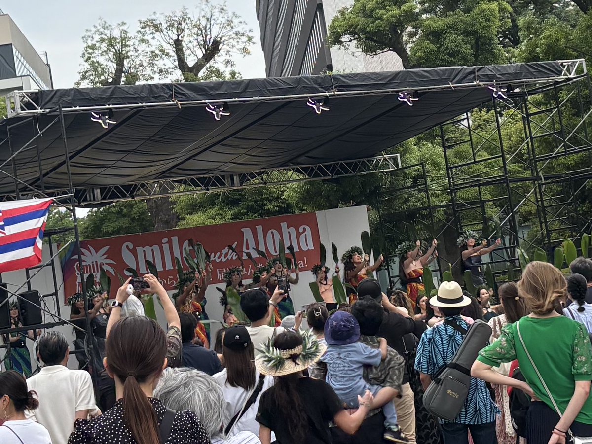 metcochan's tweet photo. 今日もSmile with Alohaへ🤙
ちびめとちゃん4歳はステージのフラを見て『モアナみたーい!』と釘付け👀
今日はパイナップルココナッツドリンク(濃くて美味しい!ハワイにトんだ!行ったことないけど!)飲んだりタコス食べたりのんびり楽しめたー😋🌮
#中野セントラルパーク
#SmilewithAloha
#毎日中野区
