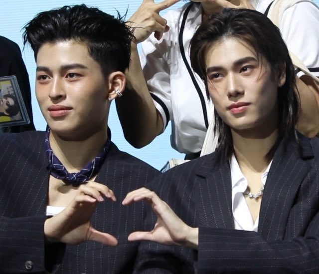 KayKay391760's tweet photo. Day 1😎                                       Day2🎀

PONDPHUWIN LOVEMOSPHERE D2

#LOLFanFest2025D2
#ปอนด์ภูวินทร์ #PondPhuwin https://t.co/vekkE2NXGq